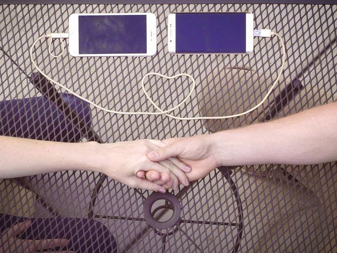 AnyLink to uniwersalny kabel do smartfona, z którym nie straszny Ci będzie brak dostepu do gniazdka czy powerbanka 2