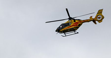 Niemowlę zabrane helikopterem do szpitala. "Samochód spadł w przepaść"