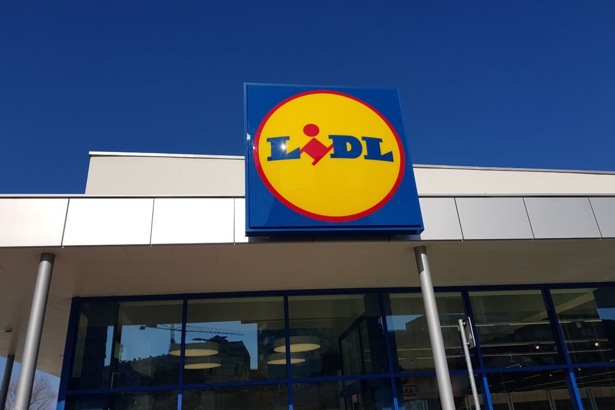 Lidl uruchamia punkty odbioru i wysyłki paczek