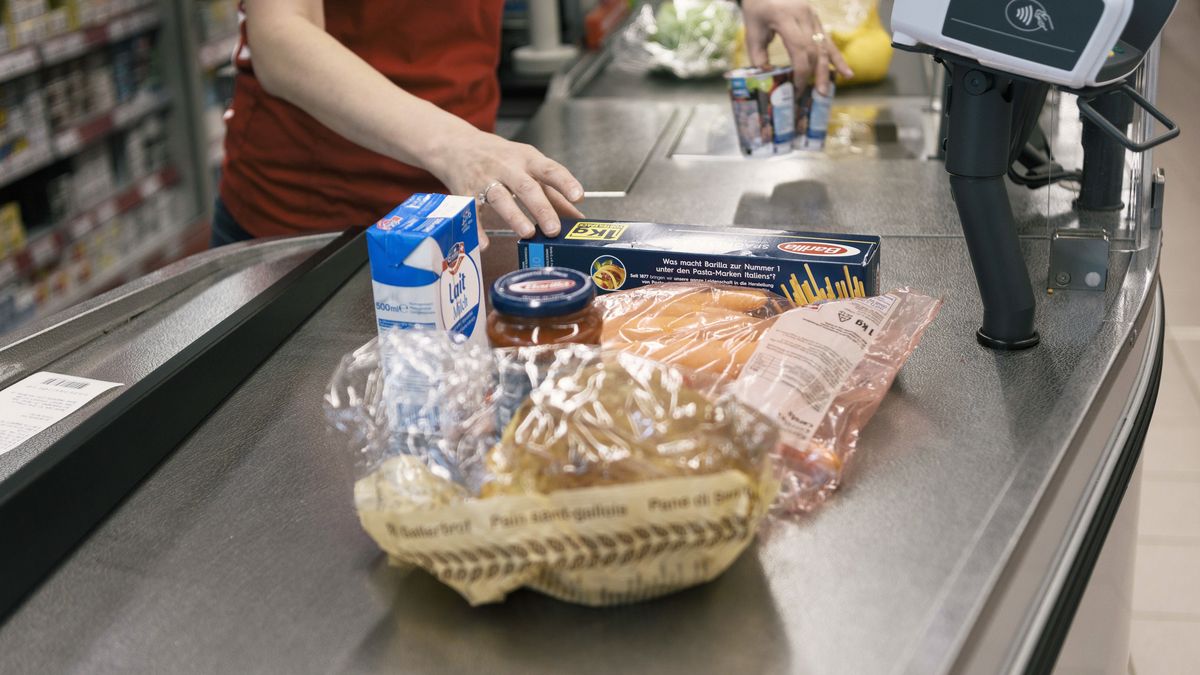 Grudzień to najgorszy miesiąc dla pracowników dyskontów i marketów