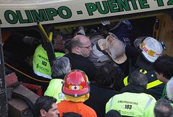 Autobus zderzył się z dwoma pociągami - zdjęcia