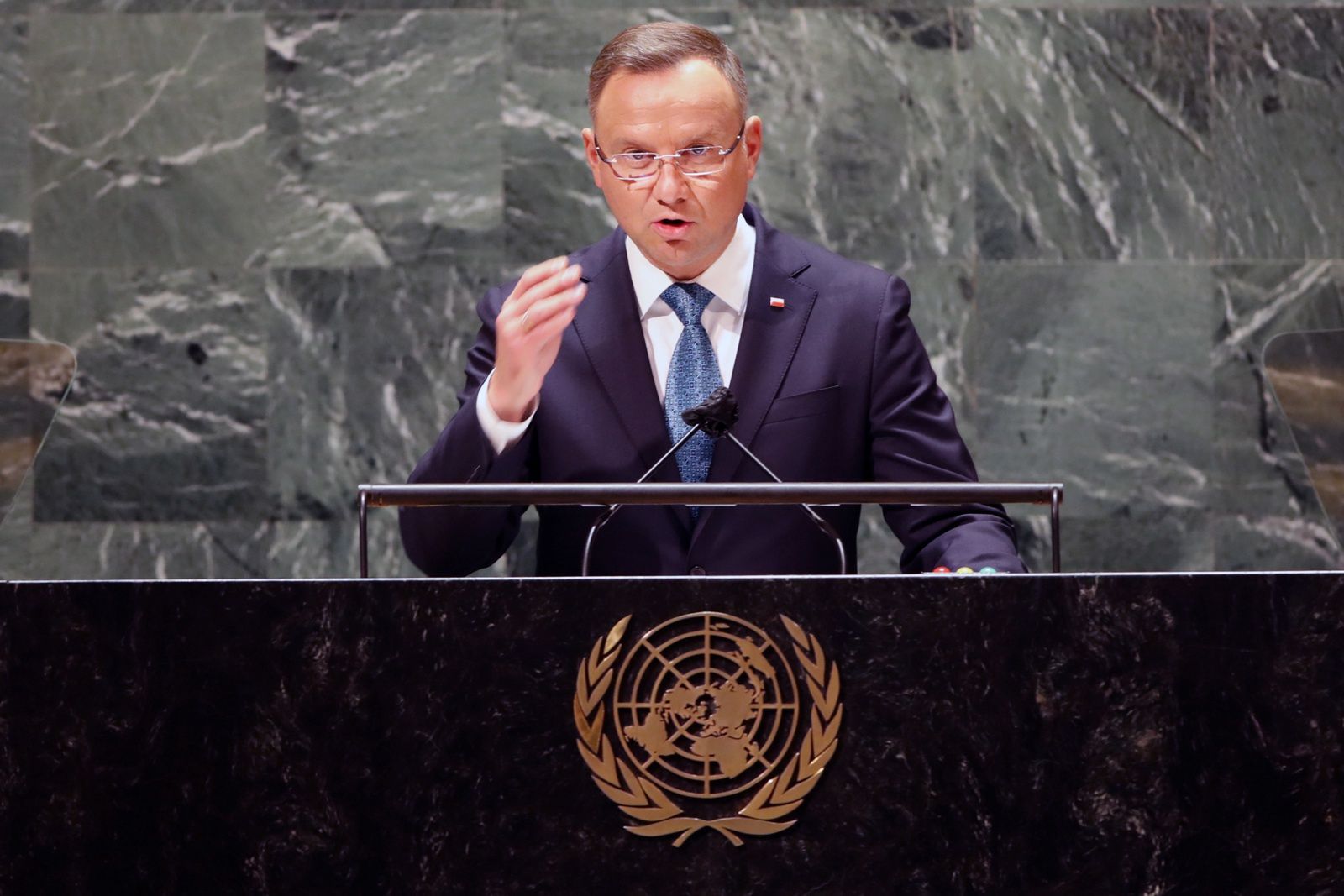 Andrzej Duda został antybohatere okładki białoruskiego pisma "Mińska Prawda"
