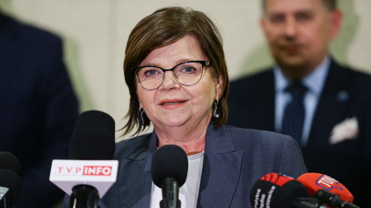 Gliwice, 15.04.2024. Minister zdrowia Izabela Leszczyna podczas briefingu prasowego pt. "Inwestycja stulecia Śląskiego Uniwersytetu Medycznego ma duże szanse powstać w Gliwicach!", 15 bm. w siedzibie stowarzyszenia Jazovia w Gliwicach. (ad) PAP/Jarek Praszkiewicz