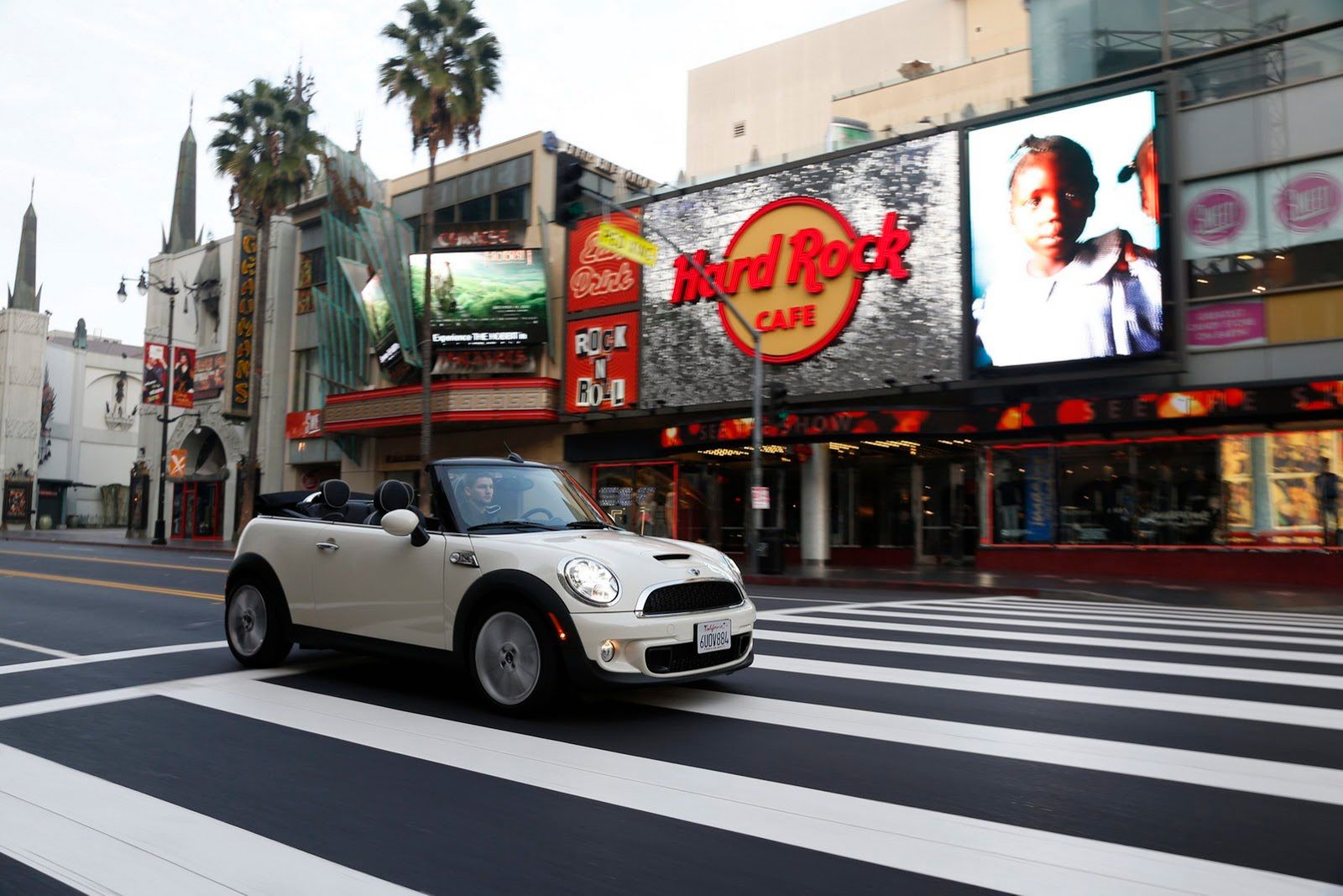 Galeria Mini jako celebracja sprzedaży półmilionowego egzemplarza w USA 31