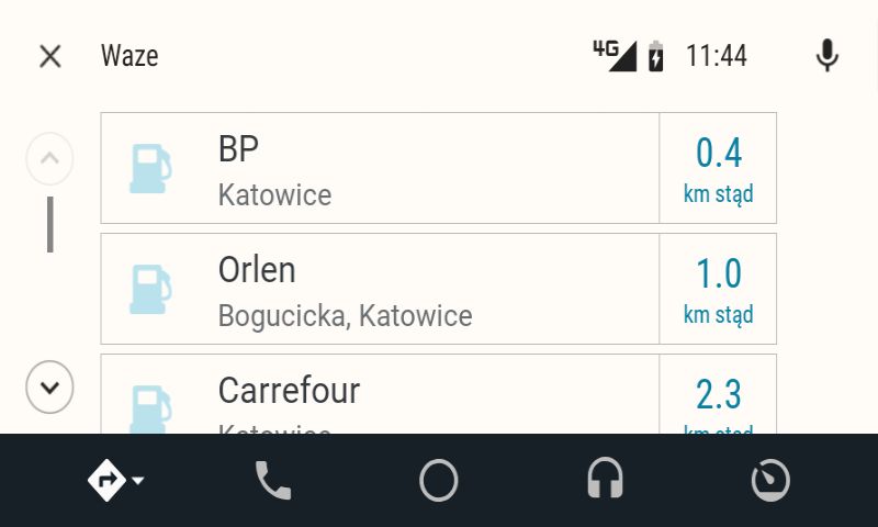 Poszukiwania stacji benzynowej w Waze – bez widoku mapy.