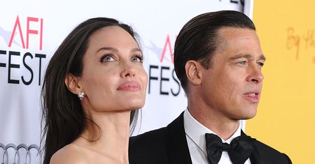Wyciekły SZOKUJĄCE szczegóły awantury Brada Pitta i Angeliny Jolie w samolocie. Pitt miał WYZYWAĆ syna i żonę. "Wrzeszczał, że ROZPIE*RZA ICH RODZINĘ"