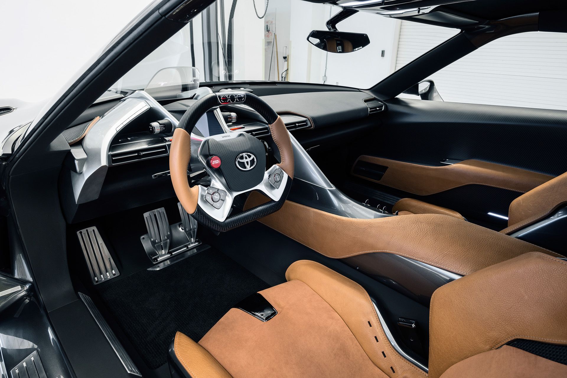 Koncepcyjna Toyota FT-1 w nowej galerii zdjęć 18
