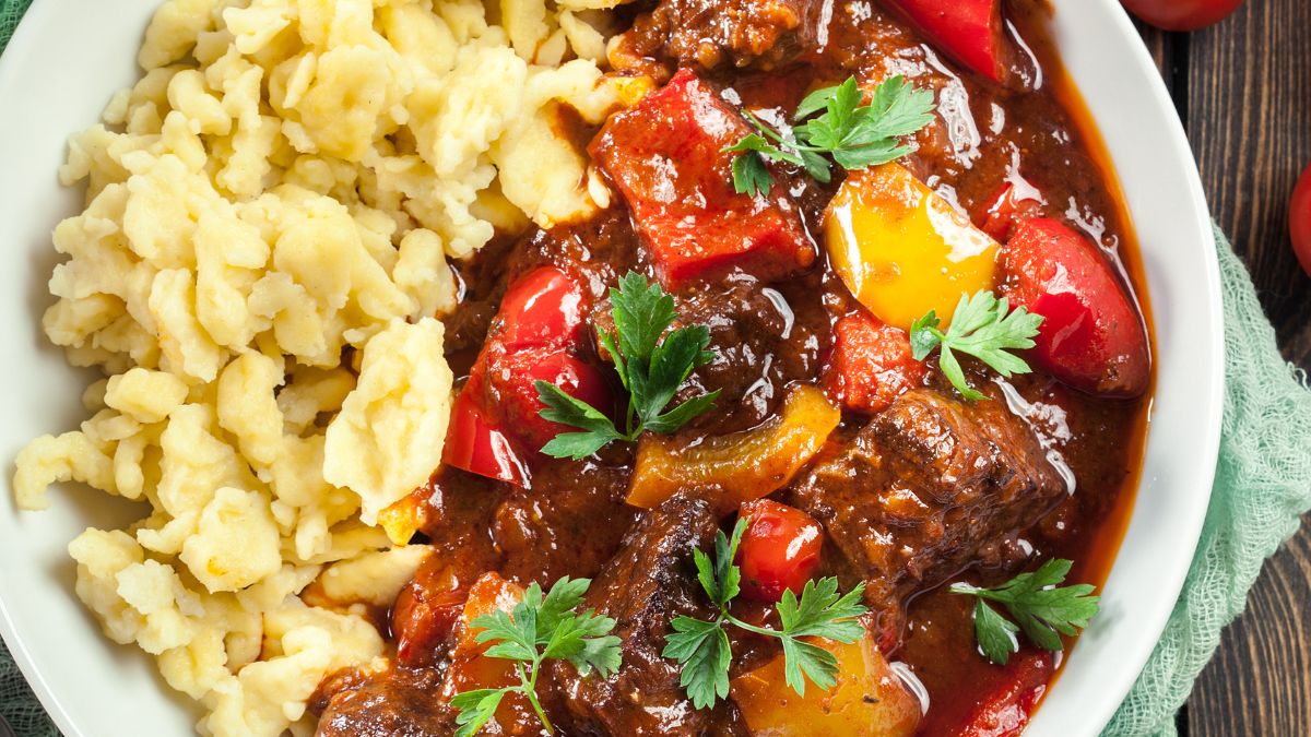 Na niedzielny obiad robię gulasz z cielęciny