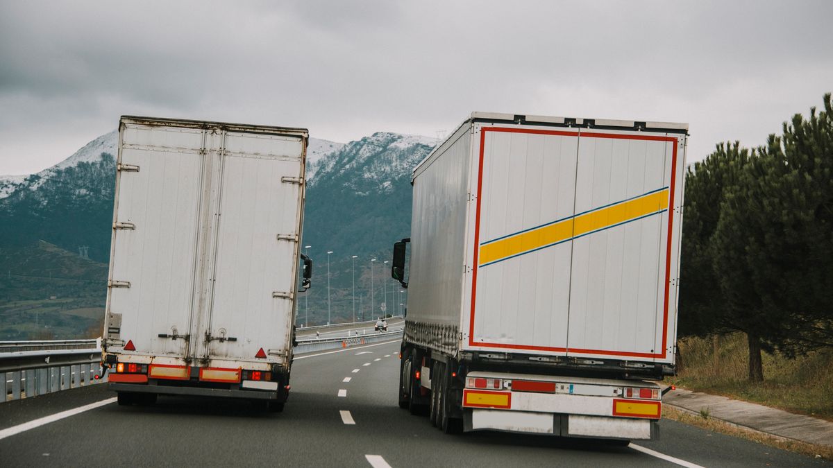 Wyprzedzanie się tirów może trwać nawet kilka minut