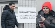 Tomasz Karolak ZNOWU zastawia tę samą bramę wypasionym Land Roverem za kilkaset tysięcy! Niczego się nie nauczył? (ZDJĘCIA)