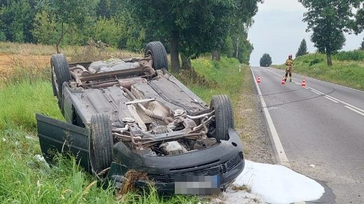 Passat skończył na dachu