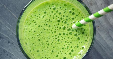 Smoothie na kaca. Prosty przepis (WIDEO)