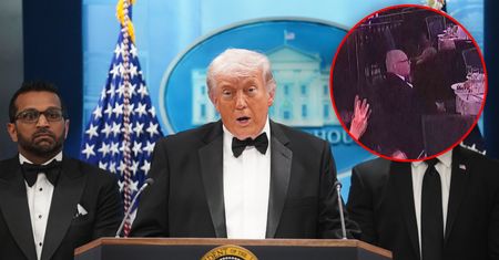 Moment po ataku na Trumpa. Kamery uchwyciły, co robił jeden z gości