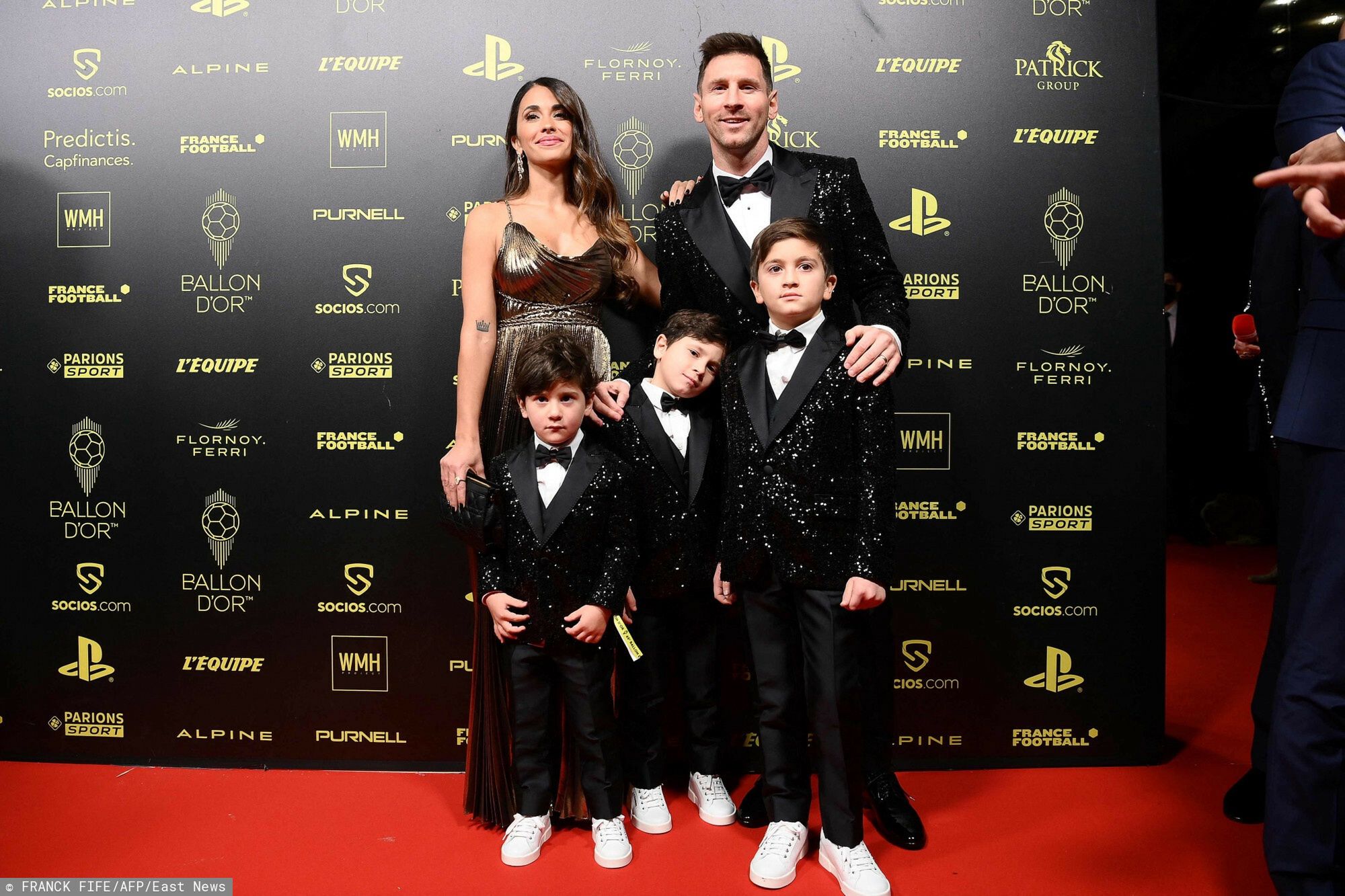 Lionel Messi z rodziną na czerwonym dywanie