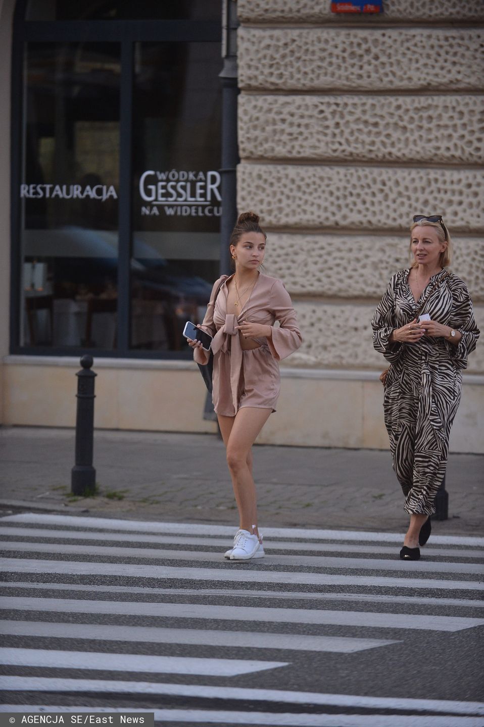 Julia Wieniawa wybrała się z mamą do restauracji