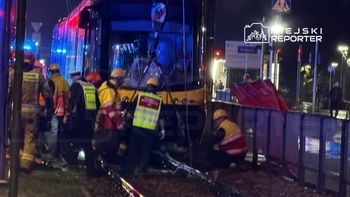 Warszawa: Wypadek na Bródnie. Rowerzystka wciągnięta pod tramwaj