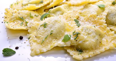 Zielone pierożki z białym serem