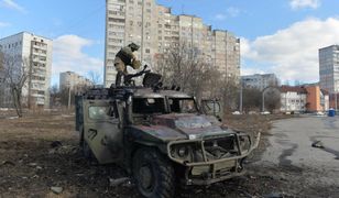 Ukraina. Rosyjskie czołgi staranowały samochód. Kierowca nie żyje