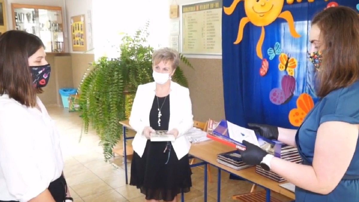 Jakie  życzenia złożyć nauczycielom podczas odbierania świadectwa?