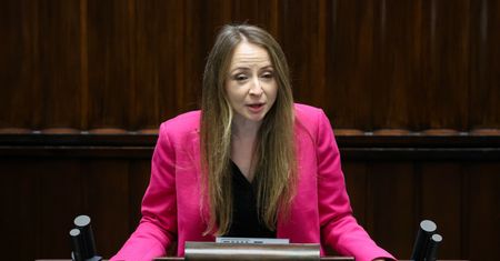 Fala zwolnień grupowych. Ministra zabiera głos