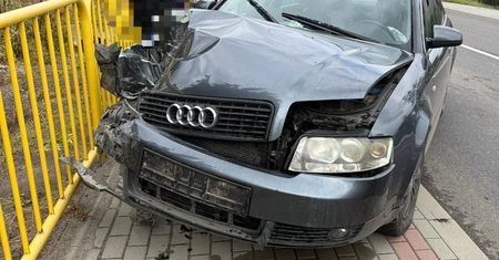 Kolizja dwóch aut na drodze krajowej nr 79 w miejscowości Złota
