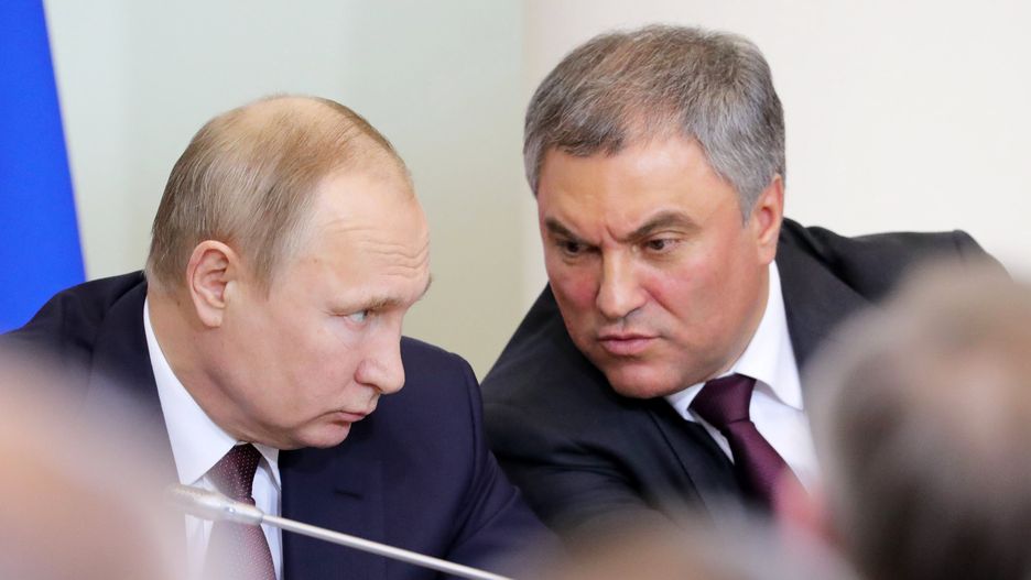 Russian President Vladimir Putin visits St. Petersburgepa06697063 Russian President Vladimir Putin (L) listens to State Duma (the lower house of the Russian parliament) Speaker Vyacheslav Volodin (R) during a meeting with members of the Federal Assembly's Council of Legislators at Tavrichesky Palace in St.Petersburg, Russia, 27 April 2018. Putin is on a two-day working trip to St. Petersburg.  EPA/MICHAEL KLIMENTYEV / SPUTNIK / KREMLIN POOL MANDATORY CREDIT Dostawca: PAP/EPA.MICHAEL KLIMENTYEV / SPUTNIK / KREMLIN POOL