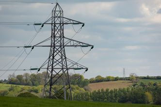 Masz słup energetyczny na działce? Oto co mówi prawo
