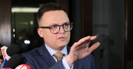 Hołownia wstrzymał procedurę. "Nie moja wina", "chaos w SN"