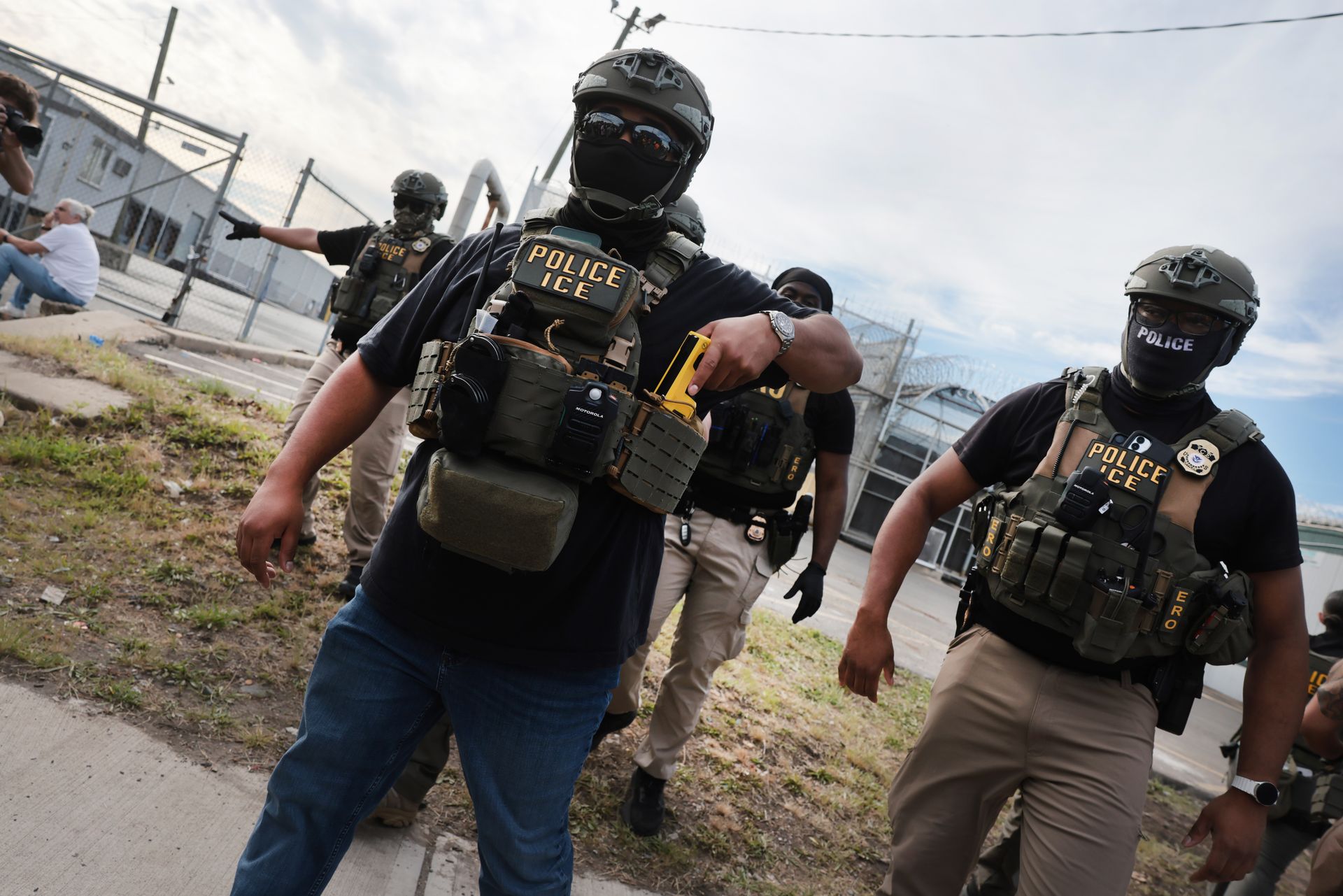 Deportacje z USA do Afryki: Absurd polityki „państw trzecich” i kryzys migracyjny