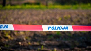 Zwłoki mężczyzny znaleziono w oczku wodnym w Skępem