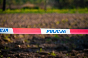 Zwłoki mężczyzny znaleziono w oczku wodnym w Skępem