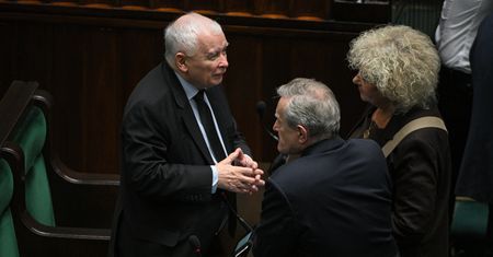 Takie oświadczenie mają złożyć ludzie z PiS. Media ujawniają