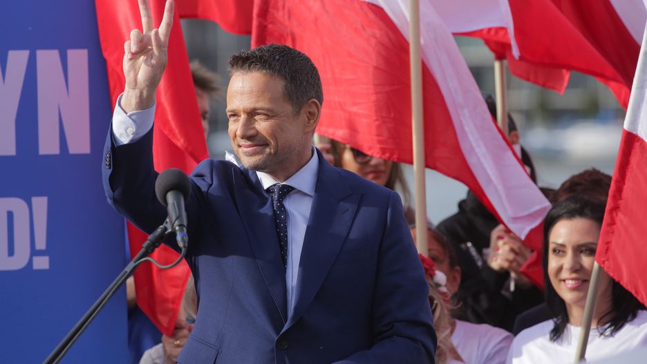 Olsztyn, 30.04.2025. Wybory Prezydenta RP 2025 - kampania. Kandydat KO w zbliżających się wyborach prezydenta RP, prezydent Warszawy Rafał Trzaskowski podczas wiecu wyborczego w Olsztynie, 30 bm. (mr) PAP/Tomasz Waszczuk