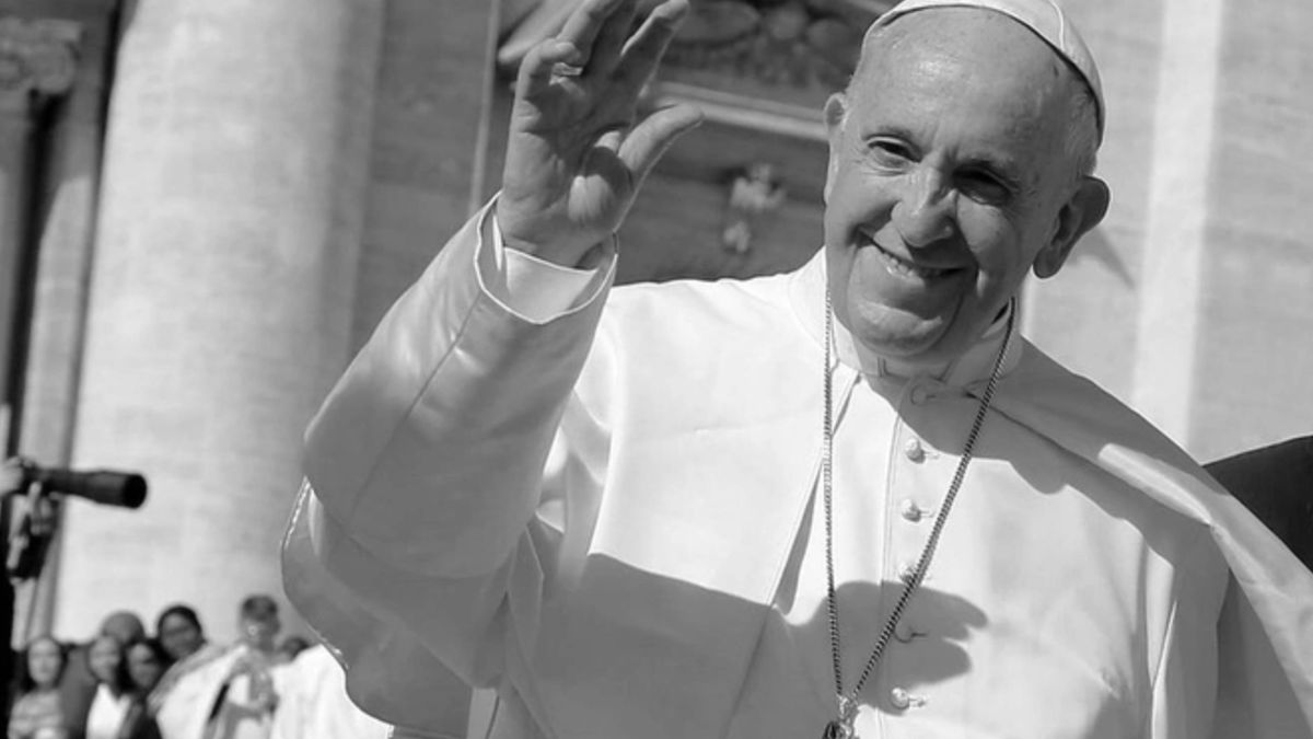 Papież Franciszek nie żyje