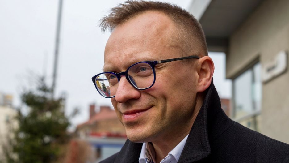 Artur Sobo? o zmianach podatkowychFot. Andrzej Grygiel/East News, Katowice, 29.03.2022. Wiceminister finansow Artur Sobon (n/z) prowadzi konsultacje spoleczne na temat zmian podatkowych. Briefin prasowy przed siedziba zarzad regionu slasko-dabrowskiego NSZZ Solidarnosc.Andrzej Grygiel