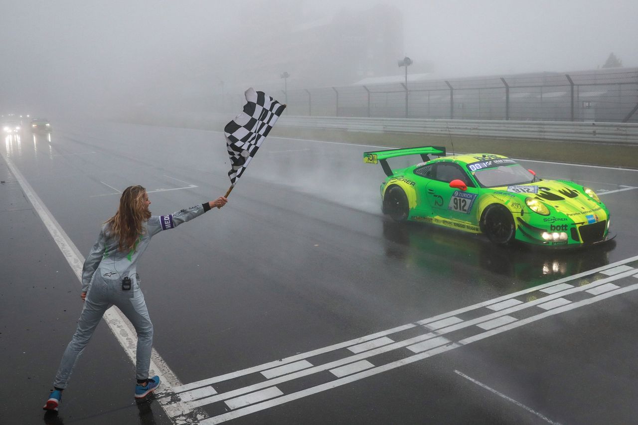 Porsche 911 GT3 R zwycięża w 24-godzinnym wyścigu na Nurburgringu