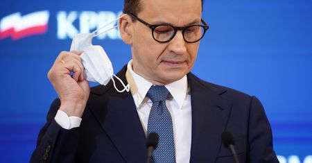 Szczepionkowa przesada rządu, czyli 10 mld złotych wisi nad zlewem