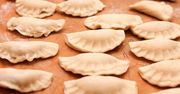 Sposób gospodyń wiejskich na idealne ciasto na pierogi. Wychodzi miękkie i elastyczne