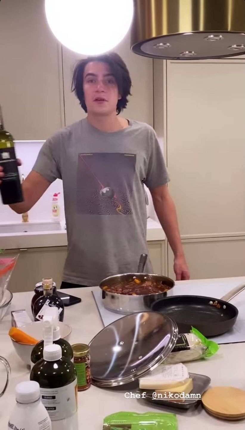 Nikodem Rozbicki gotuje ramen