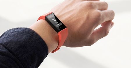 Xiaomi Mi Band 4C oficjalnie. Oto (jeszcze) tańsza opaska ze zintegrowanym ładowaniem