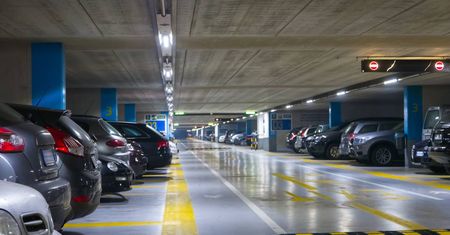 Tego nie trzymaj w garażu podziemnym. Lista zakazanych rzeczy
