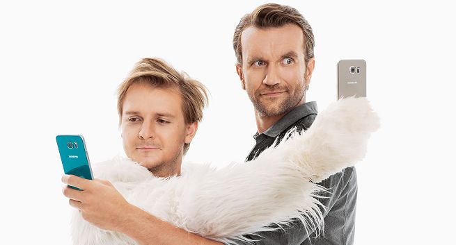 Wakacyjny balast Tomasza Kota i „psa” reklamuje usługi z rabatem w T-Mobile (wideo)