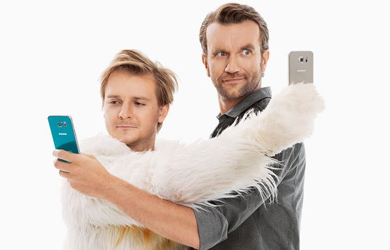 Wakacyjny balast Tomasza Kota i „psa” reklamuje usługi z rabatem w T-Mobile (wideo)