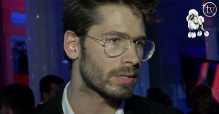 "Jakiś gościu siedział w krzakach jak jadłem obiad"