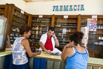 Po upadku Maduro na Kubie brakuje leków. Opozycja przedstawiła raport