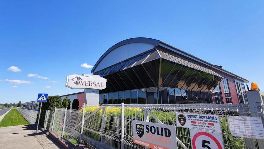 W wielkopolskiej fabryce mebli wykryto ognisko koronawirusa