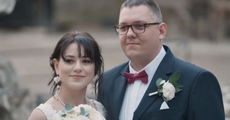 Krzysztof ze "Ślubu od pierwszego wejrzenia" nie płacze po rozstaniu. Pojawił się na zdjęciu z dwiema kobietami
