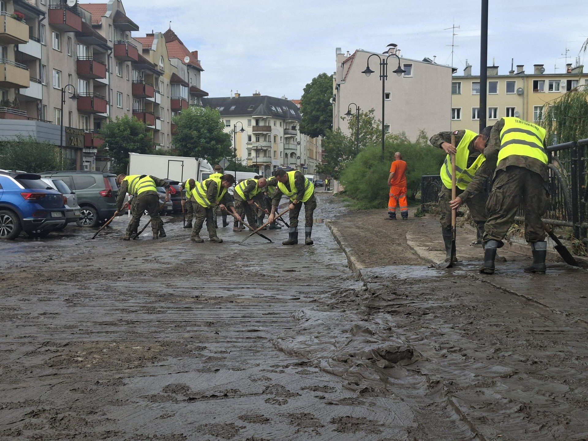 W Elblągu trwa wielkie sprzątanie po powodzi