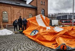 Szczepienia na COVID. Strażacy na pomoc pacjentom. Postawili tymczasową poczekalnię w punkcie szczepień