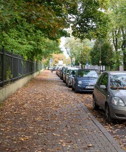 Warszawa. Chodnik dla pieszych, parkowanie na jezdni. Zmiany na Odyńca